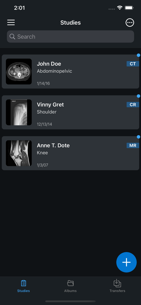 IDV - IMAIOS DICOM Viewer - IDVアプリのインターフェース、CTおよびMRIスキャンを含む患者の医療画像スタディのリストを表示