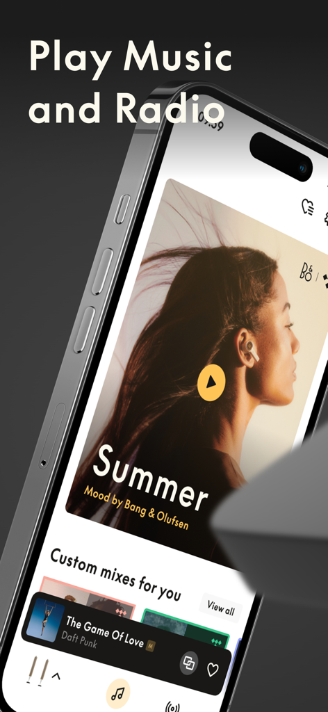 Bang and Olufsen app mostrando la interfaz del reproductor de música y radio con una lista de reproducción de verano seleccionada en un iPhone