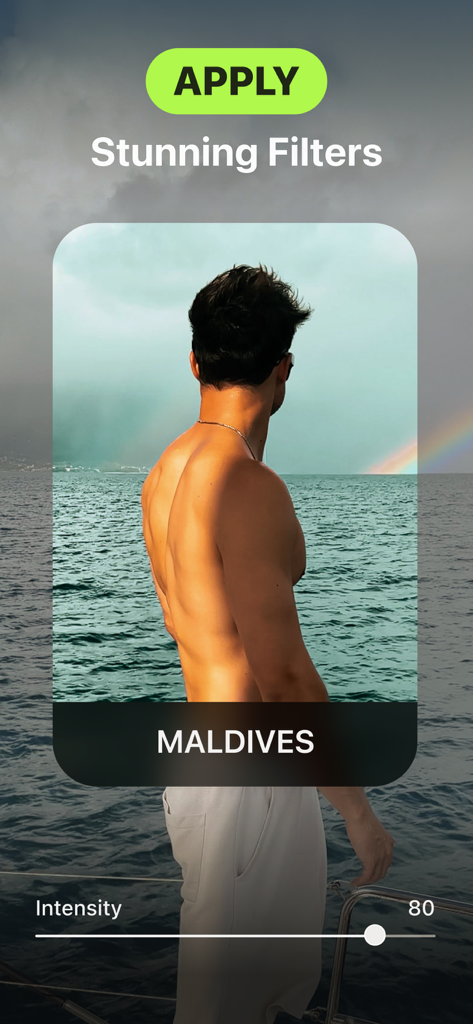 Interfaccia dell'app BEAT che mostra un filtro Maldive applicato a una foto di spiaggia con cursore di intensità regolabile