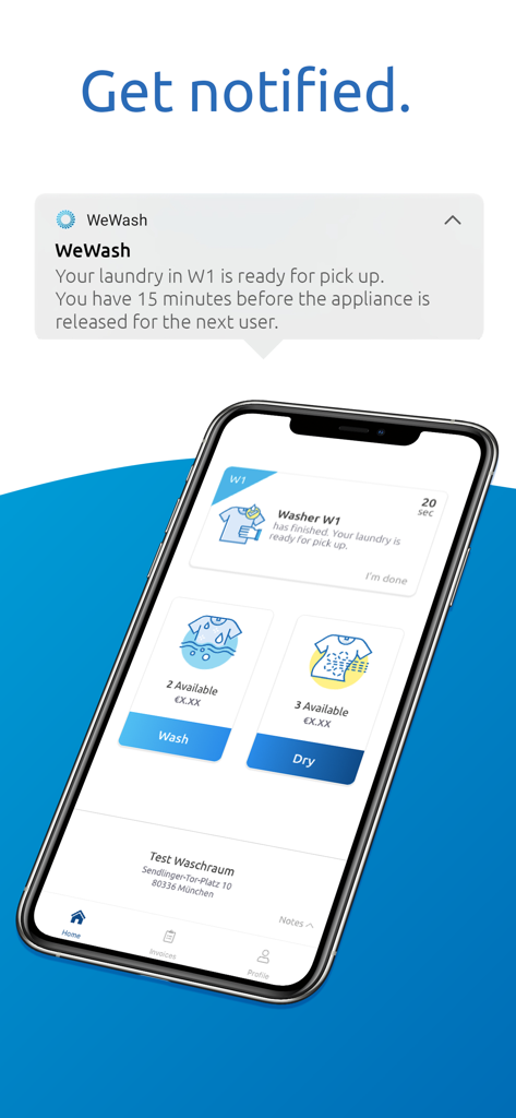 WeWash - Uno smartphone che mostra l'app WeWash e una notifica che informa che il bucato è pronto per il ritiro.