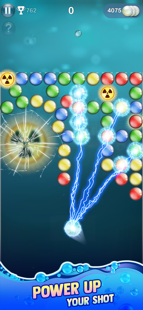 Bubble Explode - pop puzzle - Una captura de pantalla del juego Bubble Explode mostrando un disparo de potenciador de rayo golpeando varias burbujas de colores en la pantalla.