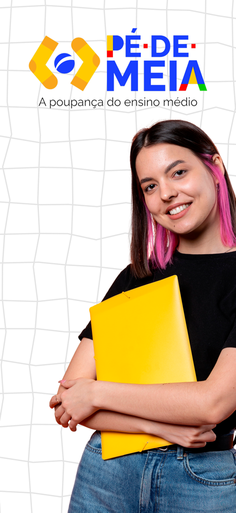 Young student holding a yellow folder under the Pe de Meia app logo