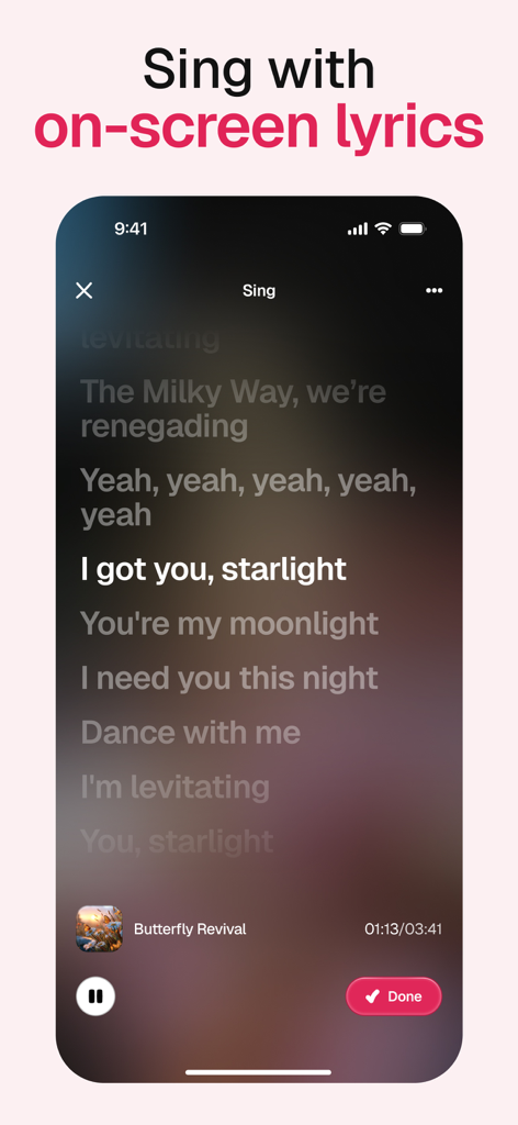 AI Karaoke: Sing & Record - Interfaz de la aplicación Karaoke IA que muestra letras sincronizadas en una pantalla de móvil para una actuación de canto.
