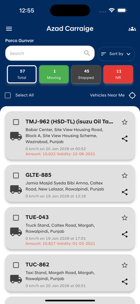 PX App-Oberfläche mit einer Liste verfolgter Fahrzeuge mit aktuellem Status und Standort.