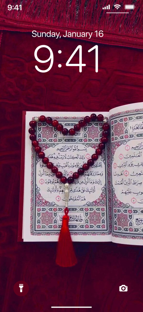 Islamic wallpaper 4K - iPhone lock screen featuring an open Quran with red prayer beads arranged in a heart shape as a 4K wallpaper