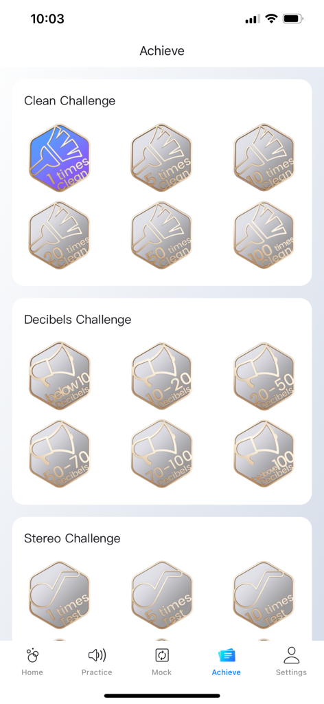 Tela de conquistas exibindo distintivos hexagonais para desafios de limpeza de alto-falantes e teste de som.