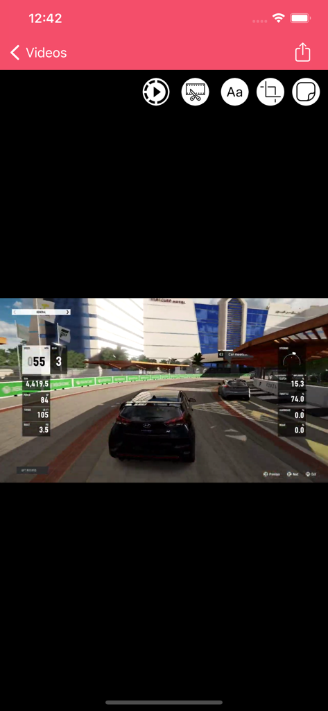 Screen Recorder,Screen Capture - Interfaccia dell'app Screen Recorder che mostra un video di gioco di corse con strumenti di editing come taglia, testo e ritaglia