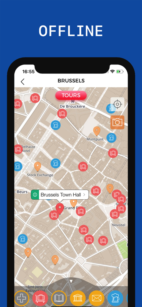 Brussels Travel Guide . - 호텔과 바를 나타내는 관심 지점 아이콘이 있는 오프라인 도시 지도를 보여주는 브뤼셀 여행 가이드 앱 인터페이스.