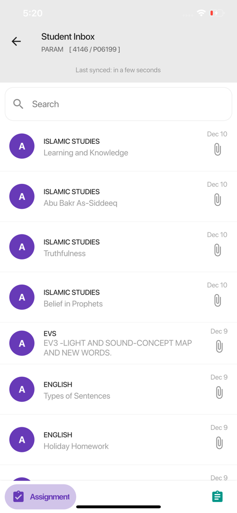 Digital Campus Parent App v3 - Digital Campus Parent Appの生徒用受信トレイのスクリーンショット。イスラム学と英語の課題が表示されています。