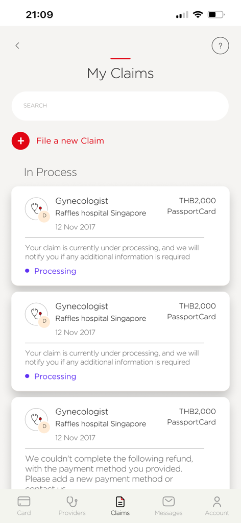 Écran de l'application mobile affichant une liste de demandes d'assurance santé en cours avec des mises à jour de statut