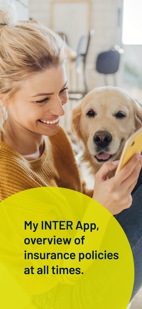My INTER - A smiling woman with her dog looking at the My INTER app on her smartphone for an overview of her insurance policies