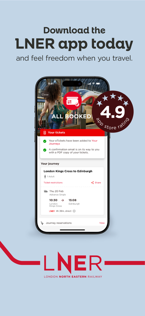 4.9점 평점 배지와 함께 런던-에든버러 구간 기차표 예매 성공 확인 화면을 보여주는 LNER 앱 프로모션 이미지