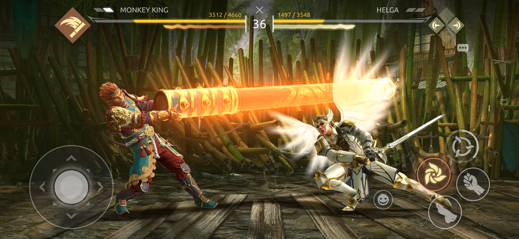 Shadow Fight 4: Arena - El Rey Mono atacando a Helga con un bastón en una arena de bambú durante una partida de Shadow Fight 4.