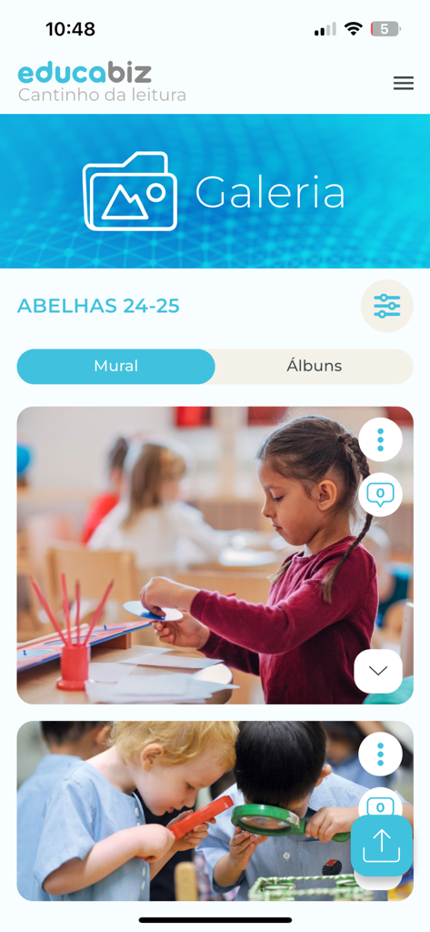 Pantalla de la galería de la aplicación Educabiz mostrando un feed de fotos de niños durante actividades escolares