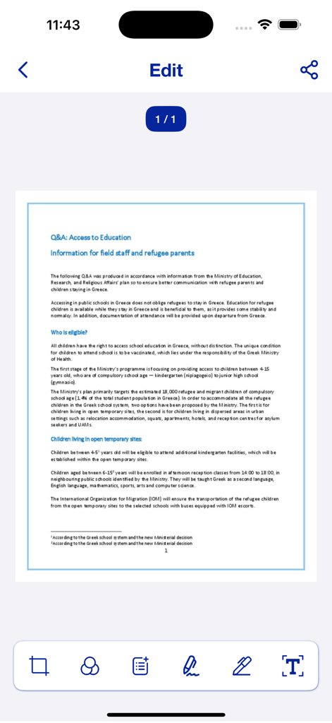 編集画面でスキャンされたドキュメントが表示され、さまざまなPDFツールが利用可能なモバイルアプリのインターフェース。