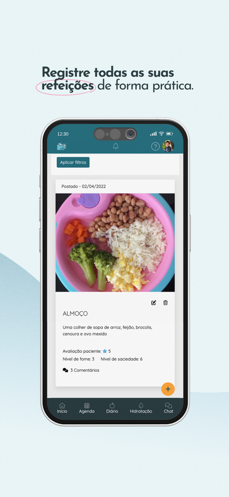 Smartphone, das den Numax App-Mahlzeit-Protokollierungsbildschirm mit einem Foto von Reis, Bohnen und Gemüse sowie Nährwertangaben zeigt.