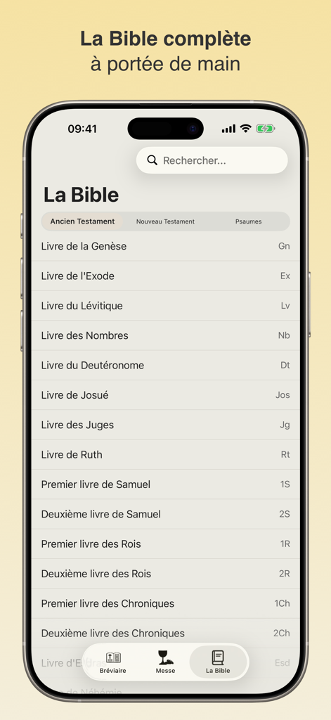 Un smartphone mostrando la lista de libros del Antiguo Testamento en la aplicación francesa Liturgie AELF.