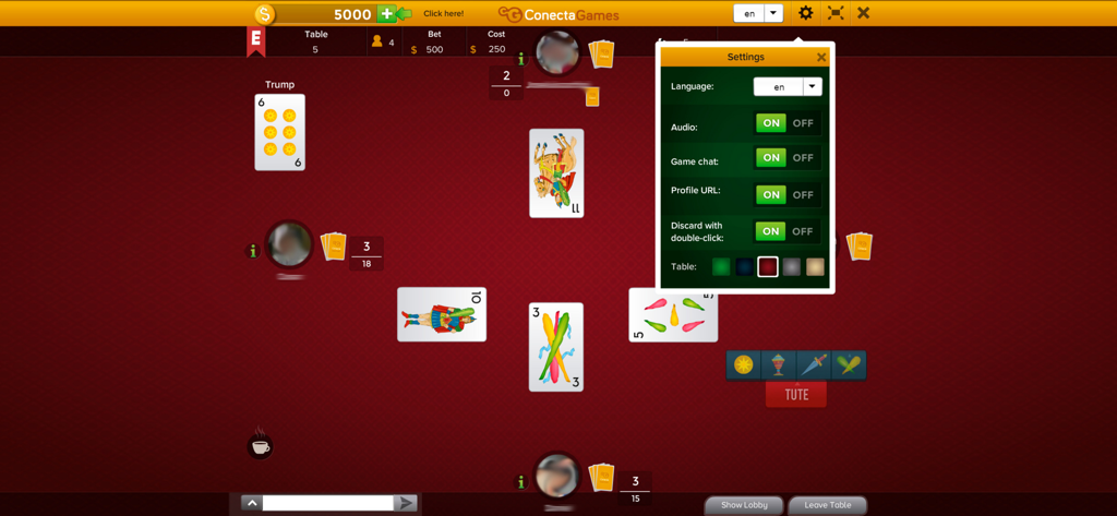 Ein Screenshot des Tute Cabrero-Kartenspiels, der das Einstellungsmenü über einem Match mit spanischen Karten zeigt.