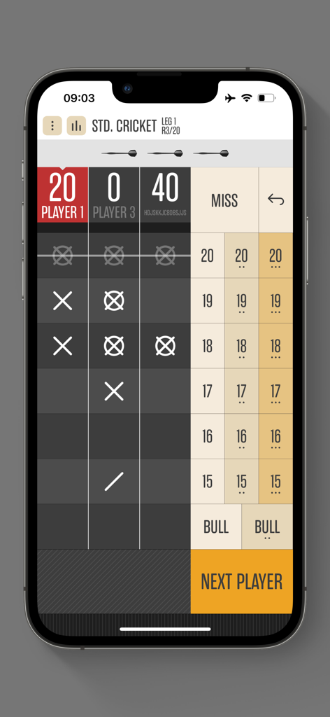 Dartsmind - Captura de tela do app Dartsmind exibindo um placar de jogo Standard Cricket para múltiplos jogadores em um iPhone.