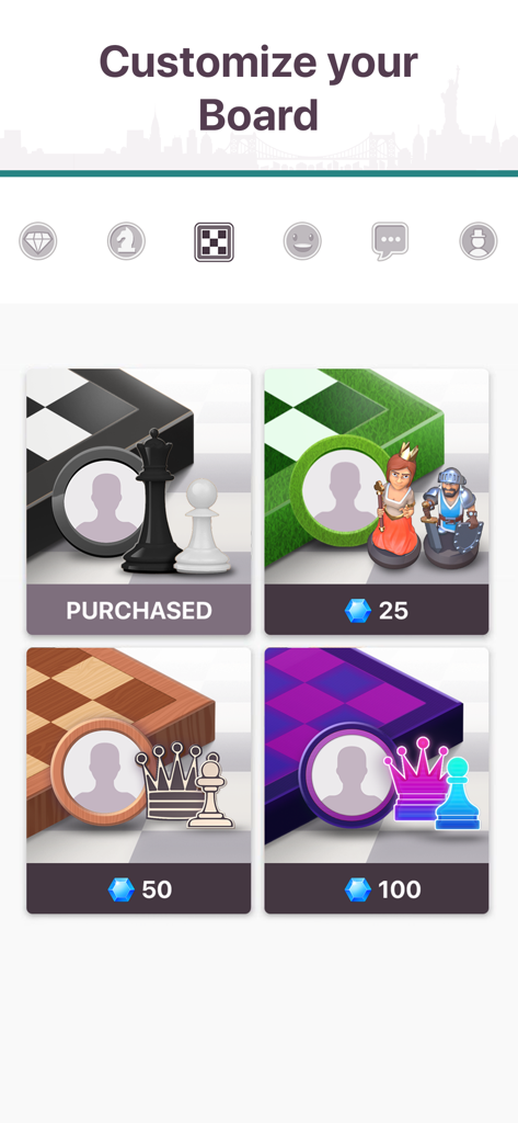La pantalla Personalizar tu tablero en Chess Royale mostrando diferentes estilos de tablero y piezas de ajedrez como madera, hierba y neón para la personalización del jugador.
