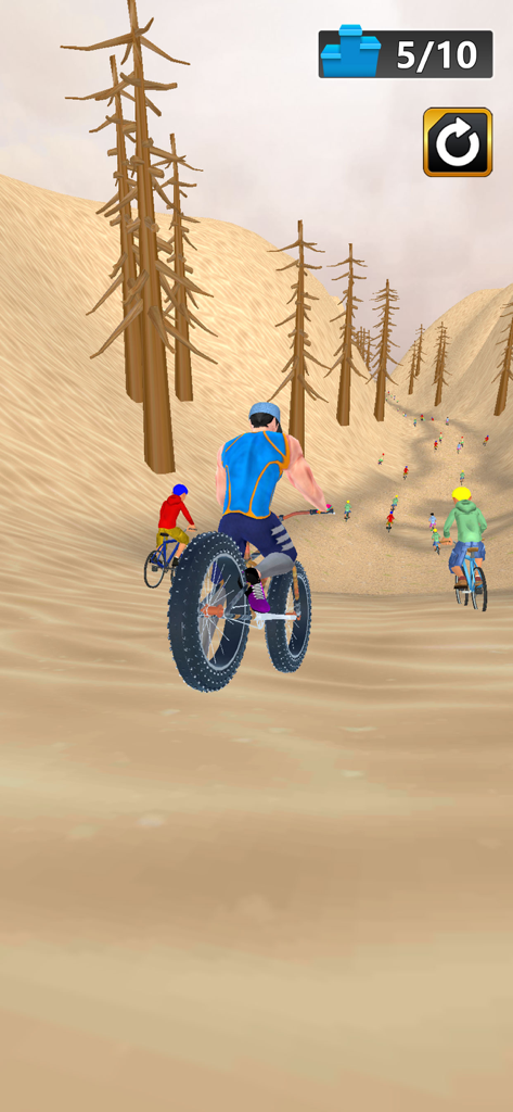 Bike Master: Cycle Racing Game - バイクマスターサイクルレーシングゲームで砂の山の斜面を駆け下りるサイクリスト。