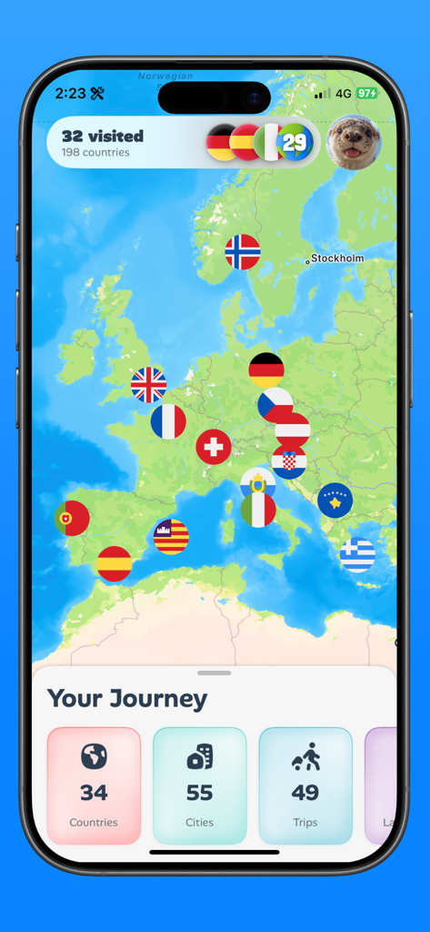 La aplicación Travel Tracker muestra un mapa de Europa con banderas en los países visitados y un panel que muestra estadísticas de países, ciudades y viajes