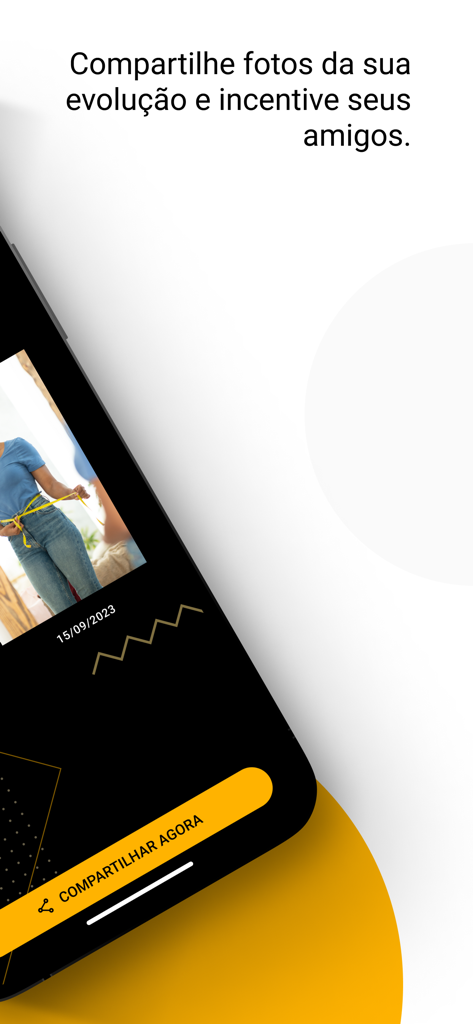 Smart Fit Nutri app interface showing a fitness progress photo and a button to share evolution with friends