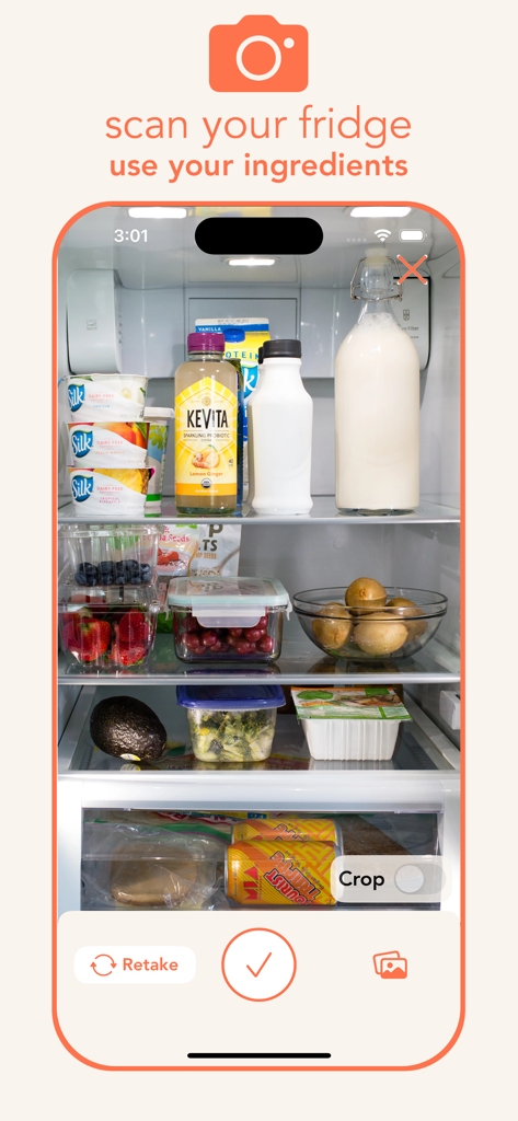 ChefApp - AI Recipe Creator - Pantalla de teléfono inteligente que muestra la interfaz de ChefApp escaneando un refrigerador lleno de varios alimentos para identificar ingredientes para recetas.