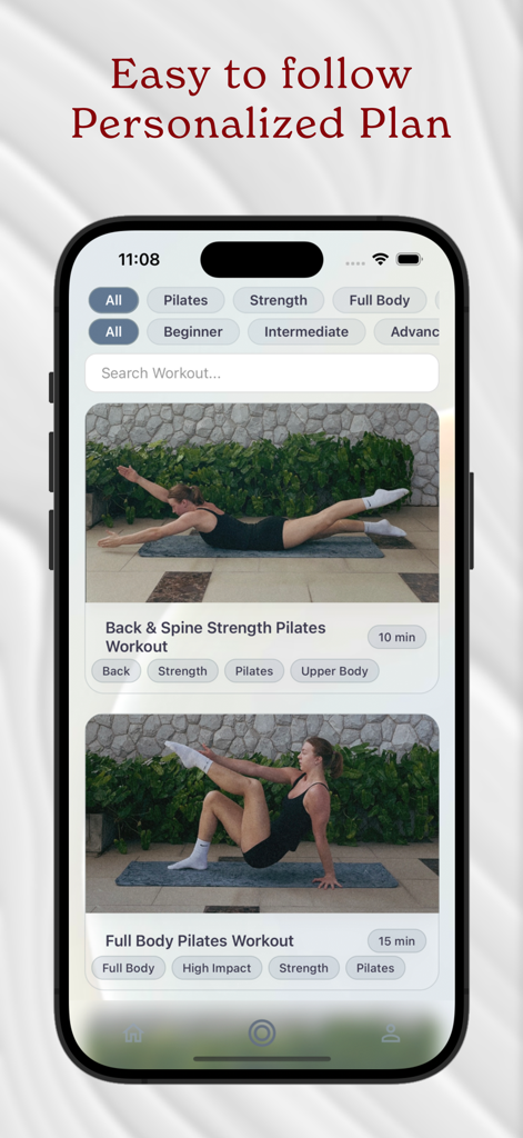 Flexy: Pilates & Home Workout - Interfaz de la aplicación móvil que muestra planes personalizados de Pilates y entrenamiento de fuerza con opciones de filtro y videos de entrenamiento.
