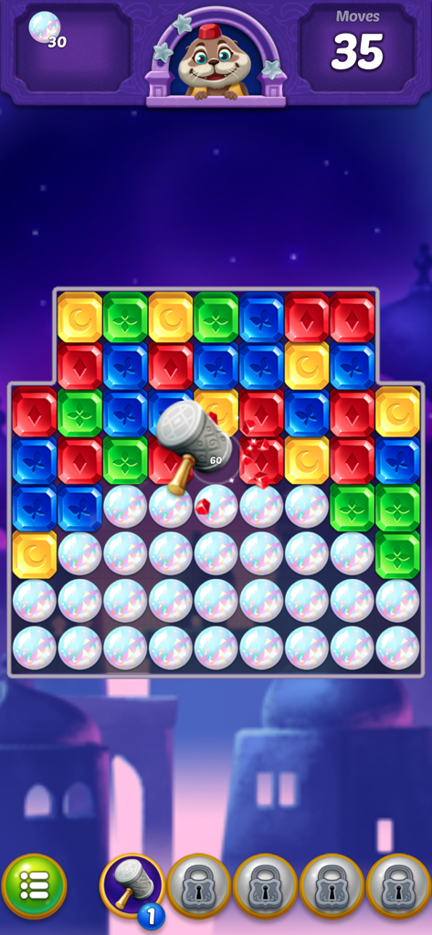 Jugabilidad de Jewel Pop Treasure Island mostrando un potenciador de martillo golpeando joyas en un tablero de puzle con una mascota nutria marina