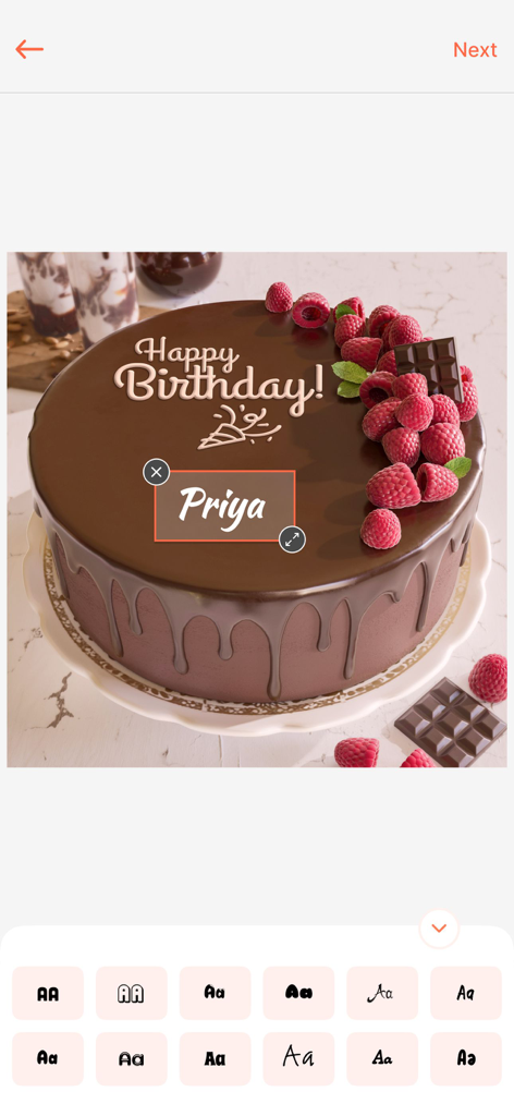 Birthday Photo Frame & Editor - Añadiendo un nombre personalizado a un pastel de cumpleaños de chocolate con frambuesas usando el editor de la aplicación.