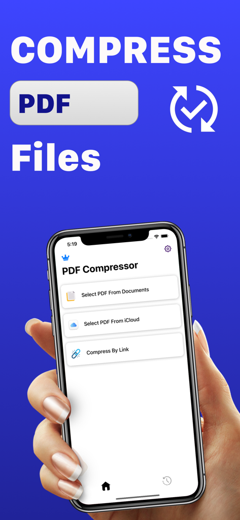 ドキュメントやiCloudからファイルを選択するオプションが表示されたPDF圧縮アプリのホーム画面が表示されているiPhoneを持つ人物