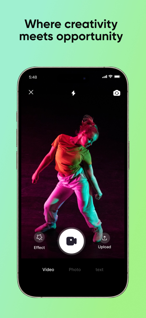 Luupli app camera screen showing a dancer and video recording tools