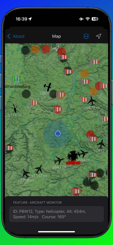 eVario2  - Variometer Pro - Vista de mapa topográfico en eVario2 que muestra el seguimiento de la aeronave en tiempo real y los datos de vuelo