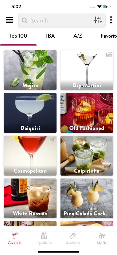 Cocktails App: Drinks Database - Uma tela de aplicativo móvel mostrando uma grade de receitas populares de cocktails, incluindo Mojito e Dry Martini