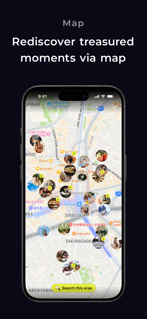 TapNow. Friends on homescreen. - Interface do aplicativo TapNow mostrando um mapa da cidade com ícones circulares de fotos de amigos e memórias fixados em vários locais