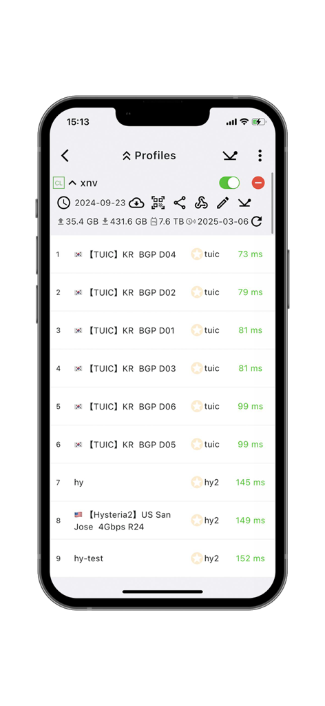 Karing - Pantalla de perfiles de proxy de la aplicación Karing que muestra una lista de perfiles de servidor proxy con latencia en milisegundos y tipos de protocolo
