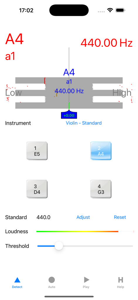 Accurate Violin Tuner - 정확한 바이올린 튜너 앱 인터페이스. A4 음정을 440Hz에서 시각적 미터와 줄 선택 버튼으로 표시하는 음정 감지 기능을 보여줍니다.
