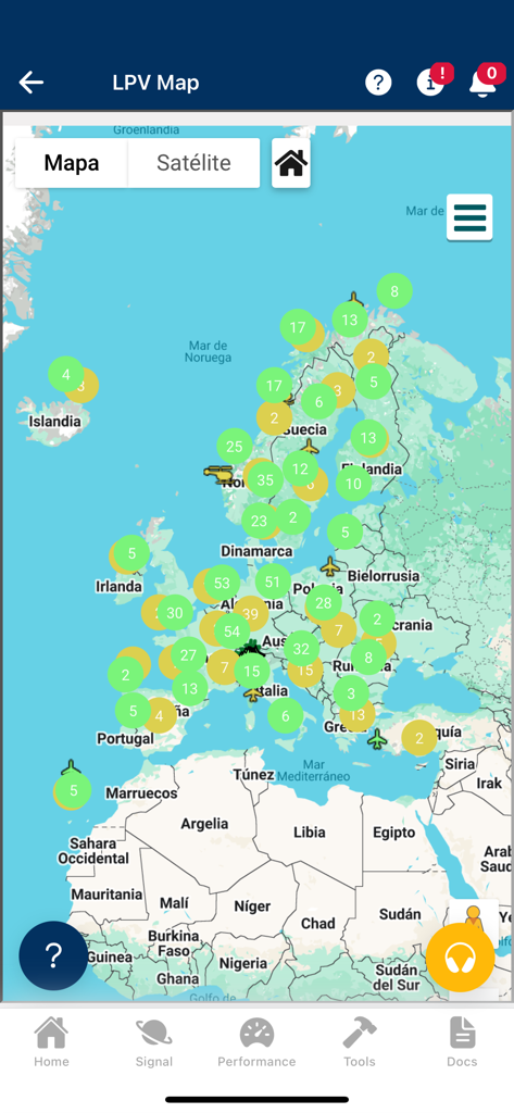 EGNOS - Interfaz de la aplicación EGNOS que muestra un mapa geográfico de Europa con marcadores de rendimiento LPV y datos de navegación de aviación.