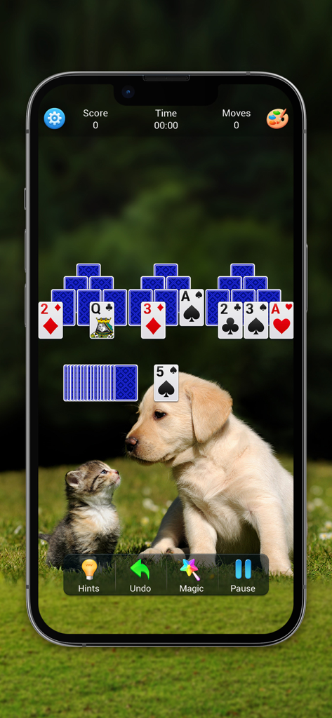 Solitaire Collection (Classic) - Un diseño de juego de cartas TriPeaks Solitaire con un fondo temático de lindas mascotas (cachorro y gatito).