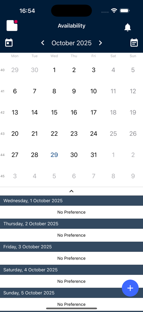 ProMarkアプリの利用可能状況画面。2025年10月のカレンダー表示と、日ごとのシフトの希望が表示されています。