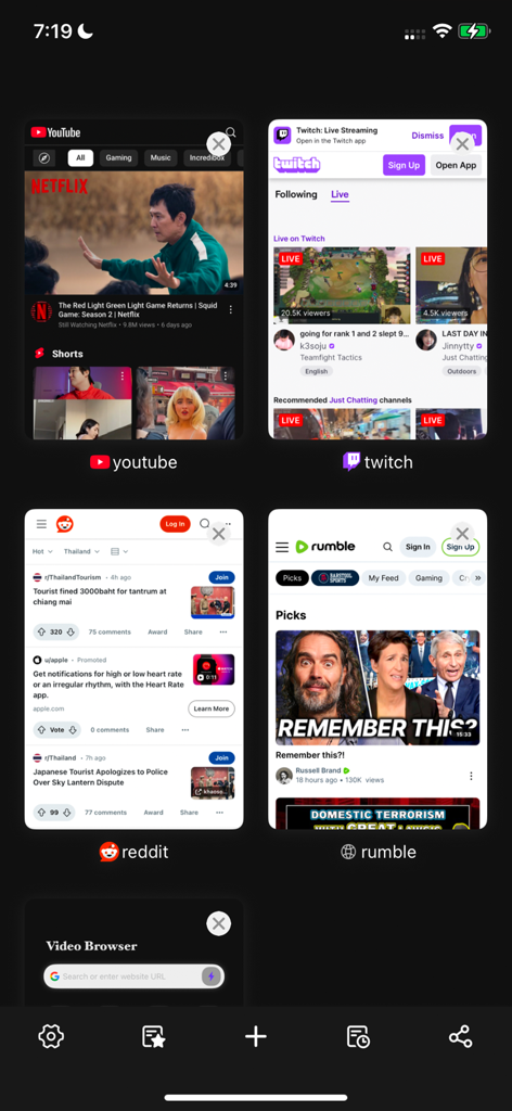 Video Tube：Video&Music Player - Interfaz de la aplicación Video Tube mostrando múltiples pestañas de navegador abiertas para YouTube, Twitch, Reddit y Rumble.