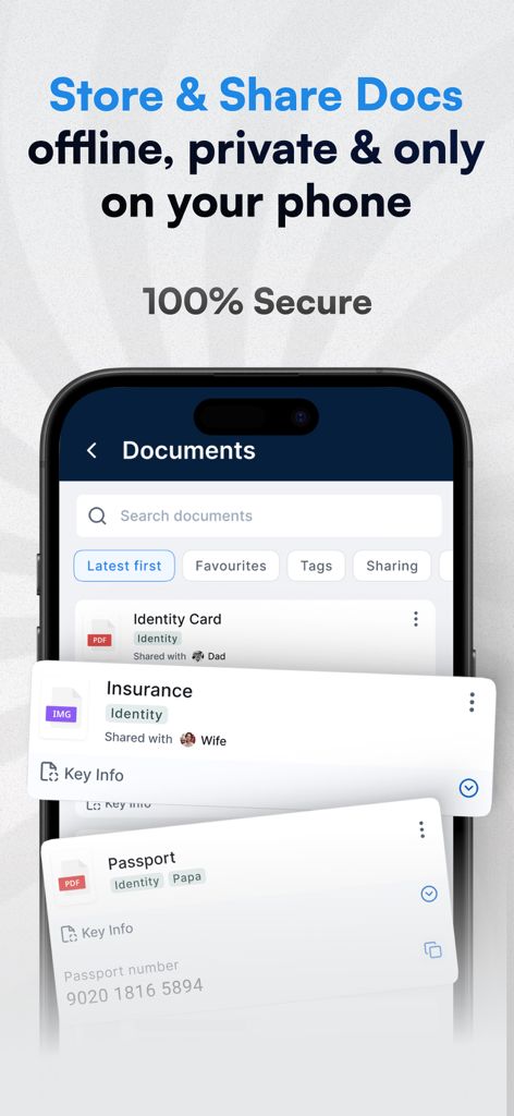 SuperFam - Shared Family App - 여권 및 보험 카드를 위한 개인 및 암호화된 가족 문서 보관을 보여주는 SuperFam 앱 인터페이스
