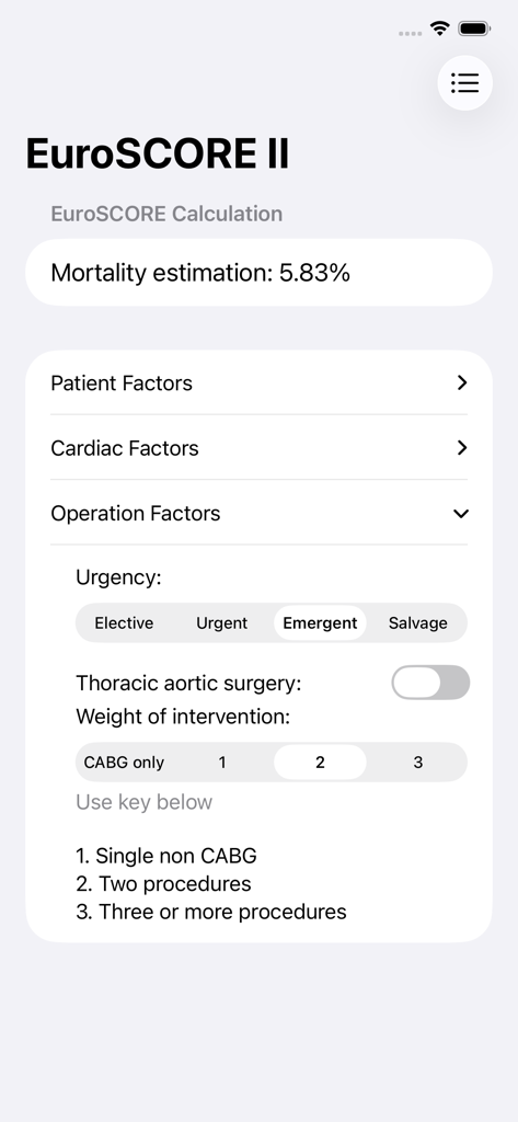 Interface do aplicativo EuroSCORE II mostrando uma estimativa de mortalidade de 5,83% com base em fatores operatórios para cirurgia cardíaca.
