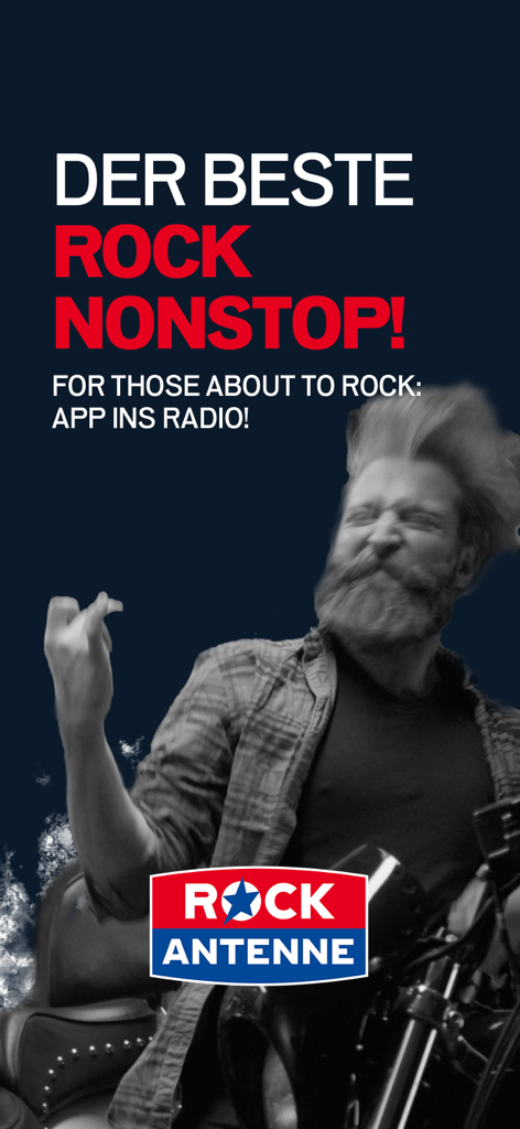 Hombre haciendo headbanging en una motocicleta con el logo de Rock Antenne y eslogan de música rock