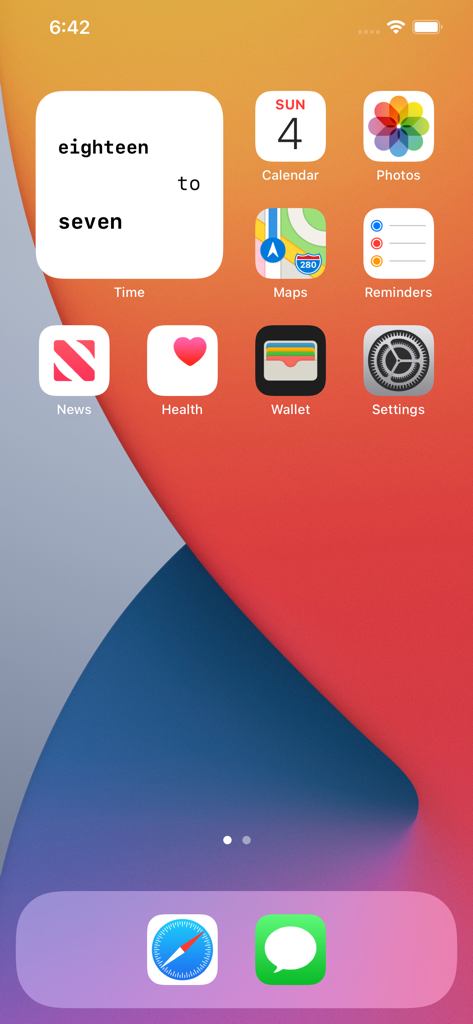 Um widget de relógio branco minimalista exibindo a hora em palavras em uma tela inicial de iPhone.