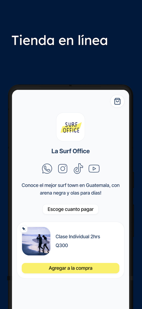 Interfaz de la tienda en línea de la aplicación Recurrente para un negocio que muestra enlaces a redes sociales y un producto de lección de surf