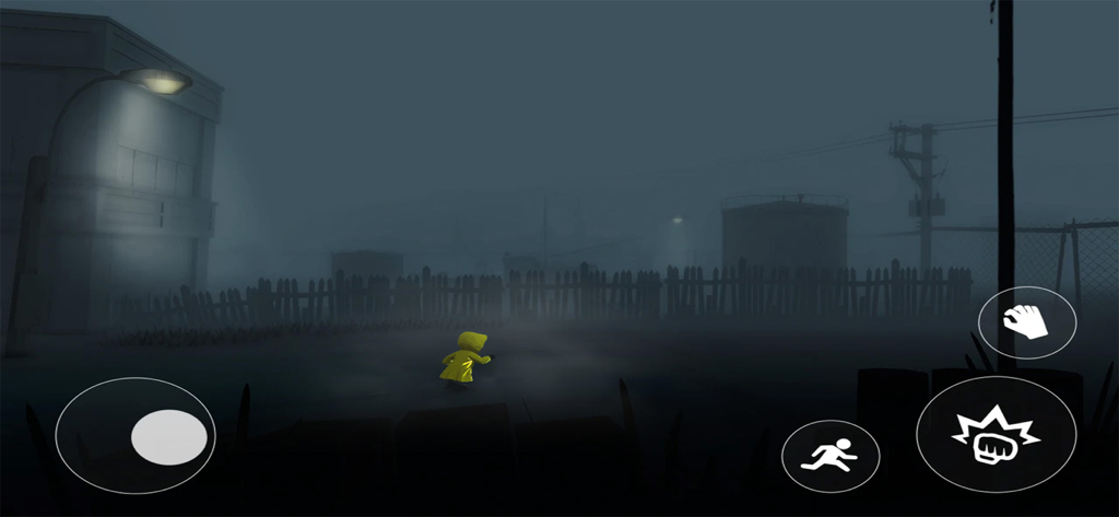 The Escape Inside: Story Game - Un personaje con un impermeable amarillo corriendo por un entorno exterior oscuro y brumoso en el juego The Escape Inside