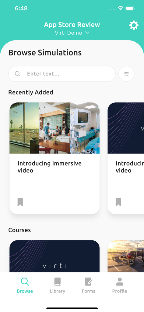 Virti - Virtiアプリのシミュレーション閲覧画面。検索バーと没入型トレーニングビデオモジュールが表示されています。