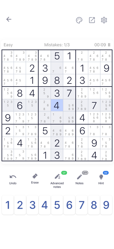Sudoku Puzzle - Brain Games - Una rejilla de puzzle de Sudoku en dificultad fácil mostrando números y notas a lápiz en una interfaz móvil